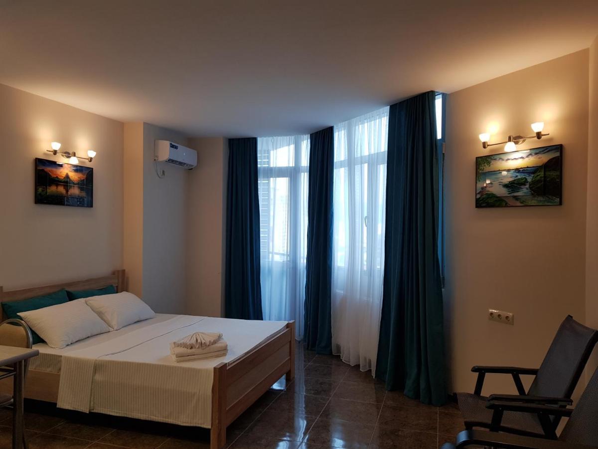 Breeze Batumi Apartamento Exterior foto