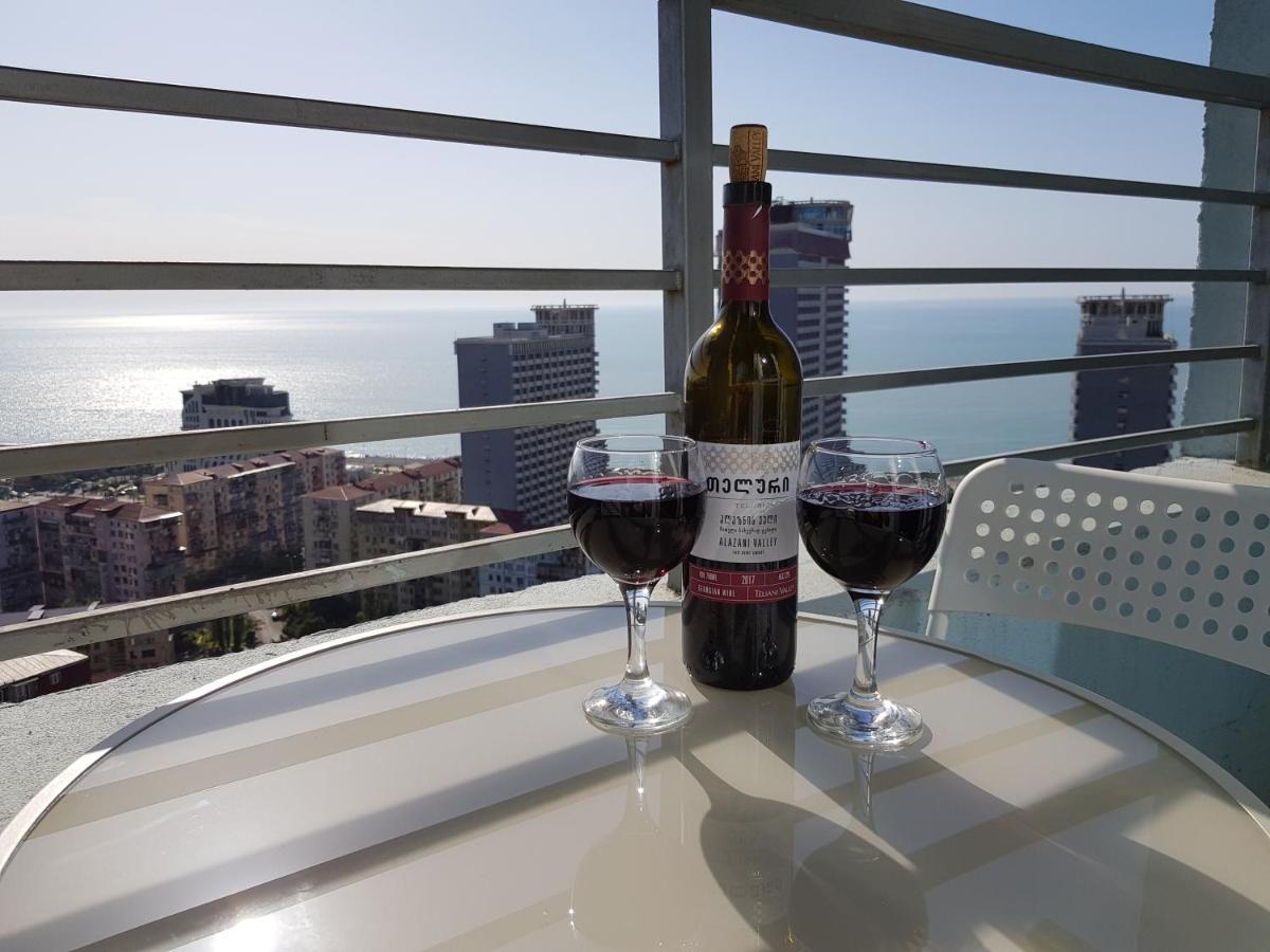 Breeze Batumi Apartamento Exterior foto