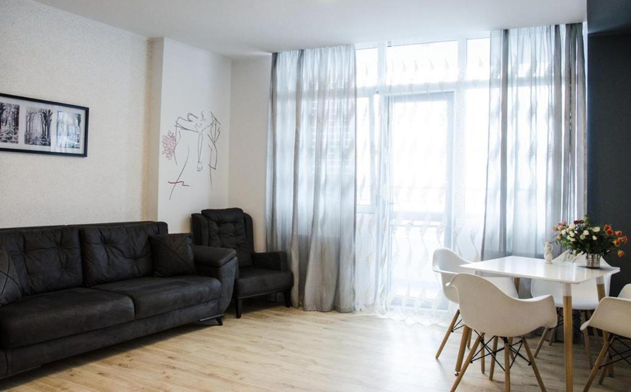 Breeze Batumi Apartamento Exterior foto