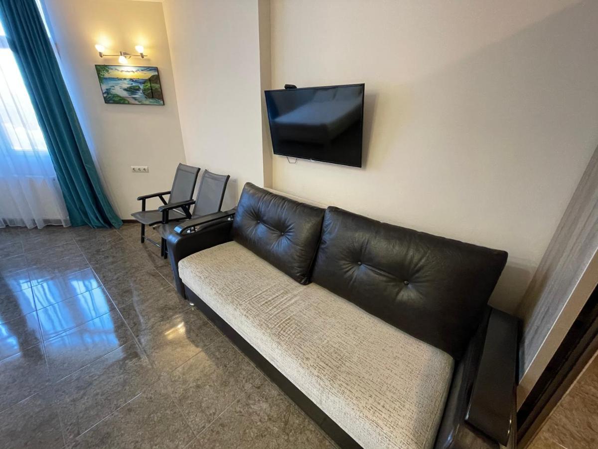 Breeze Batumi Apartamento Exterior foto