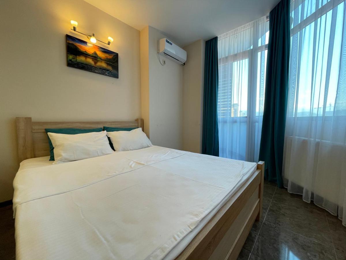 Breeze Batumi Apartamento Exterior foto